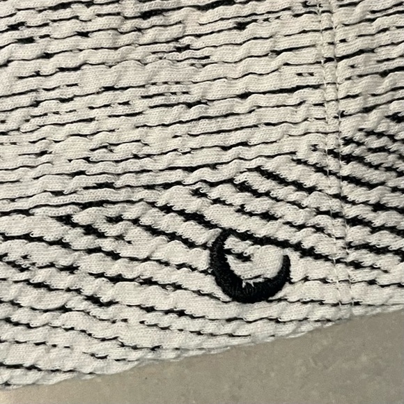 ZYIA women’s white weave texture shorts - Picture 4 of 5